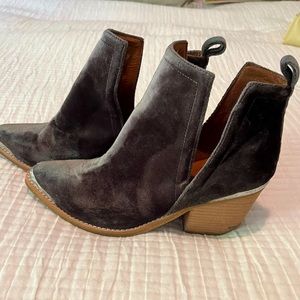 Cromwell Jeffrey Campbell gray velvet size 7.5